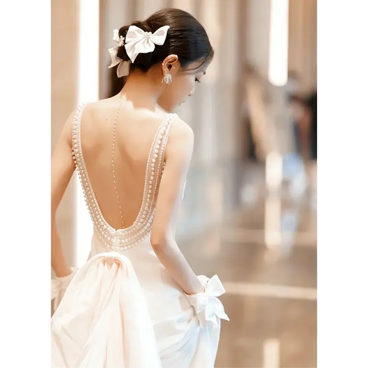 エレガントな魚尾デザインのウェディングドレス【軽量・背中開き・花嫁用】