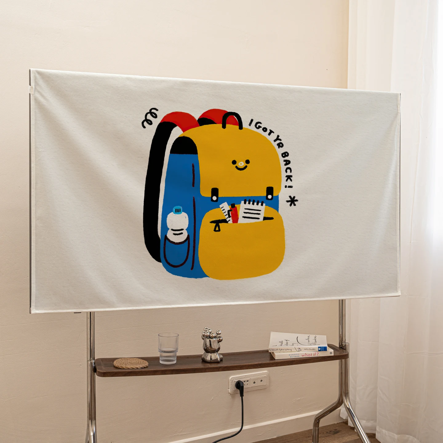 テレビを壁に置くのはなぜ？高級感あるテレビカバーが、リビングの中心に輝く理由とは