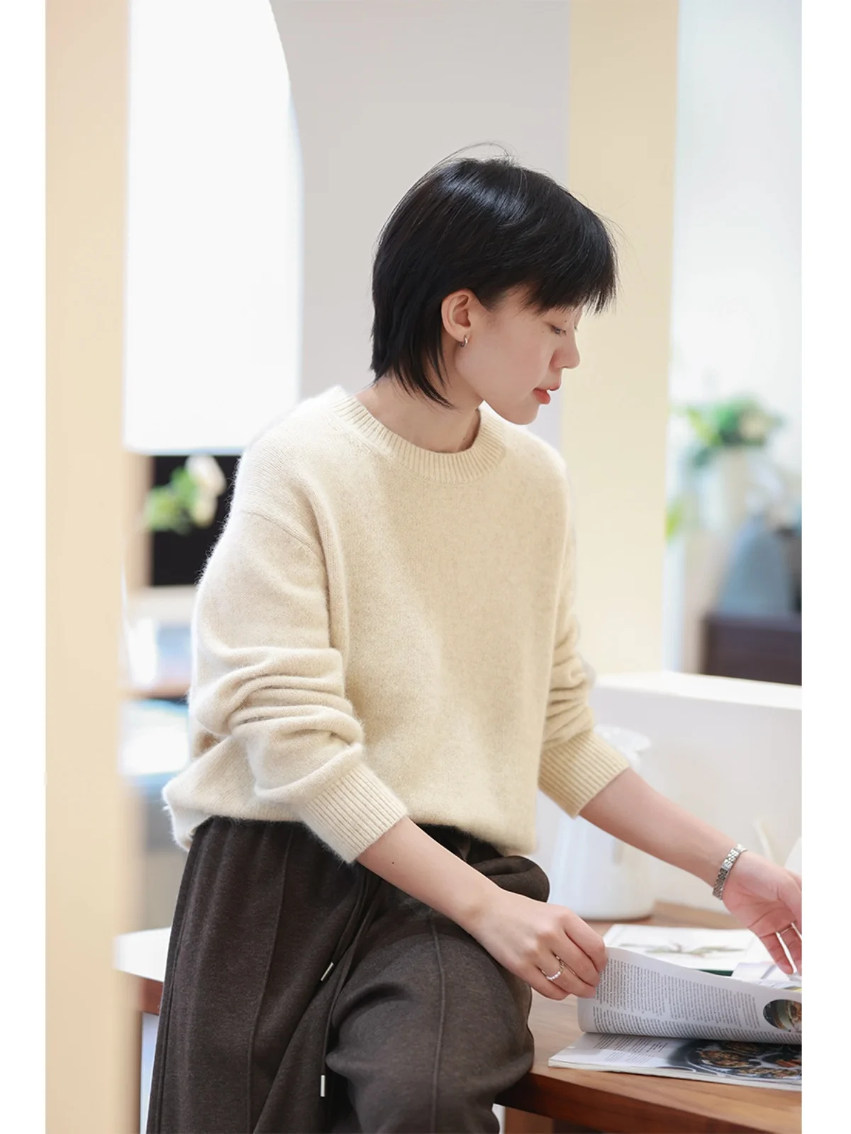 ニットカーディガン コーデの完全ガイド｜ベージュウール混が自然に溶け込む着こなしの秘密