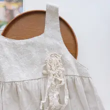 可愛らしいフラワーレースブローチ【ホワイトコットンリネン・ハンドメイド】