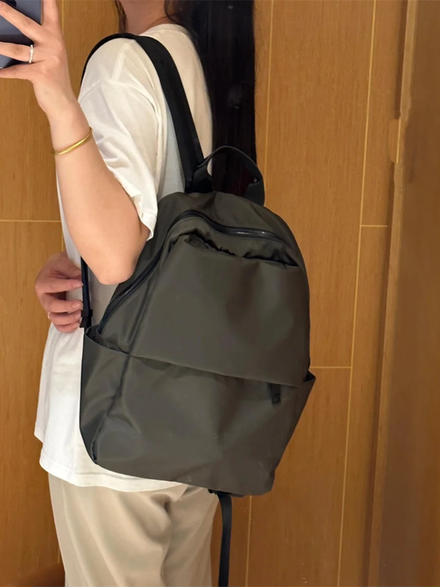 出張リュックを選ぶべきは「軽量で通気性の高いもの」なのか？それとも「丈夫で機能的なもの」か？