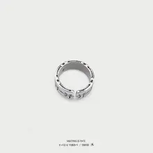 ヴィンテージ風シンプルデザインのトゲ付き文字リング【ユニセックス・ヒップホップ・調整可能】