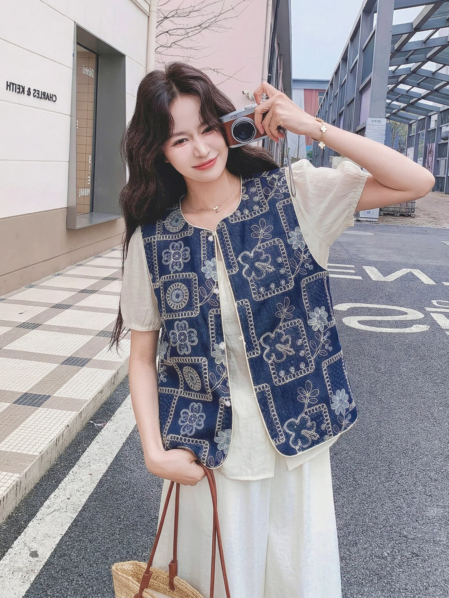 ヴィンテージ風刺繍エプロンベストとワイドパンツセット：2026年夏のファッションと実用性を徹底検証