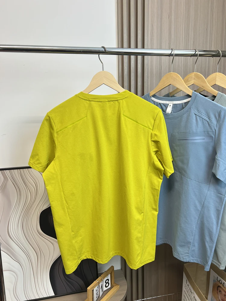 上半身汗かきとしての透湿Tシャツ：都市スタイルレーザー穴あけ短袖の実用性と選定基準