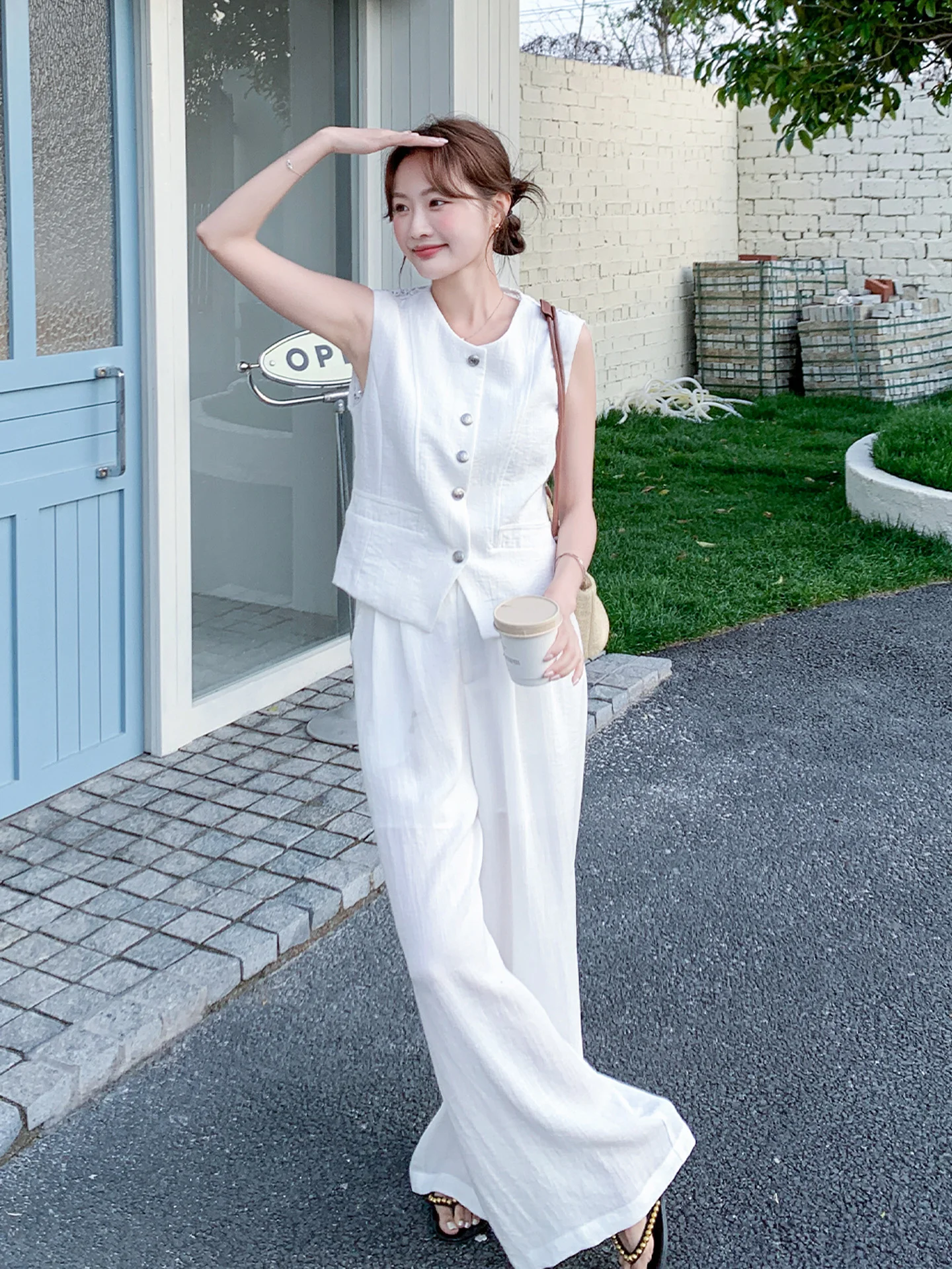 春夏にぴったりの白マスキュリンジレとワイドパンツ、どう選ぶべきか？