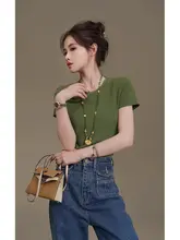 シンプルでフィット感のある短丈Tシャツ【上品なデザイン】