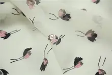 透け感のある薄手小花柄シフォン生地【米白地・粉黒水墨・コットン100%】