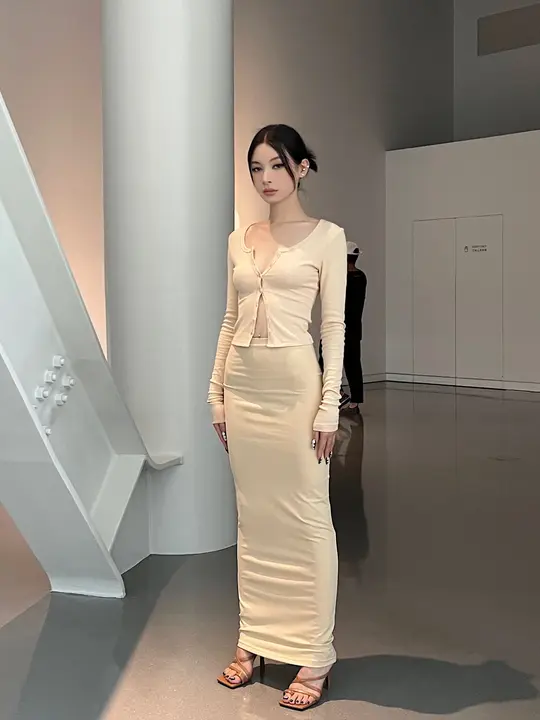 セクシーな杏色タイトスカート【夏用・フィット感・女性用】