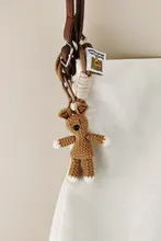 抱きつくデザインのクマのぬいぐるみ キーホルダー【高級感のあるプレゼント用】