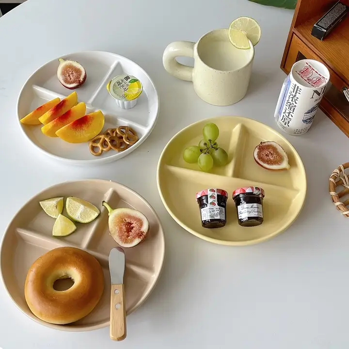 シンプルマット仕上げの円形トリプルディッシュ【フルーツ・朝食・子供用】（セットアップ対応）