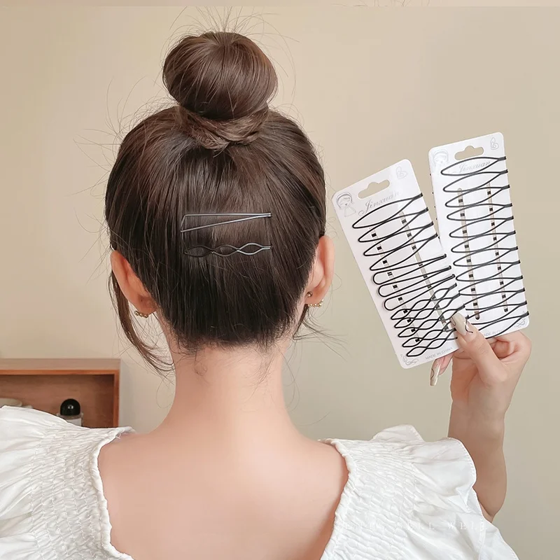 黒のヘアクリップで崩れにくいコテなしアレンジを実現する方法