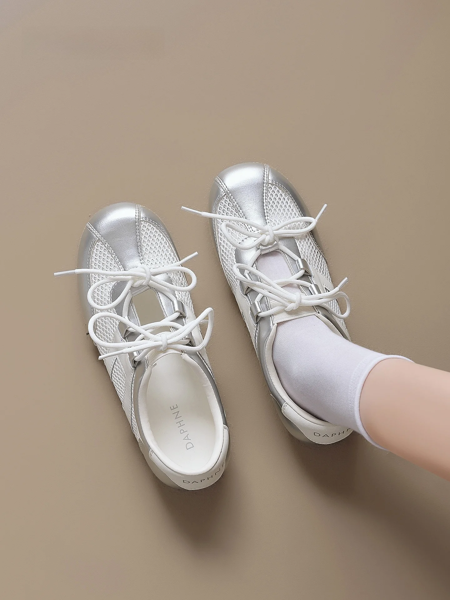 女性用バレエトレーニングシューズ：シンプルで美しいおしゃれな日常スタイル