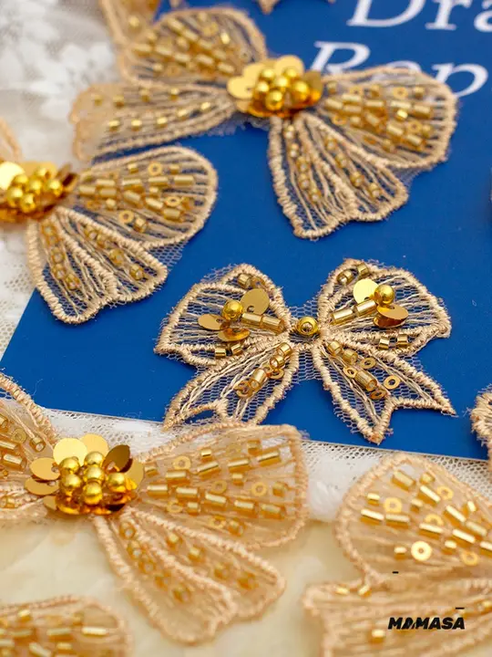 輝く金色のラメとパールのネット生地刺繍リボン【ローズゴールド・服飾用装飾布】
