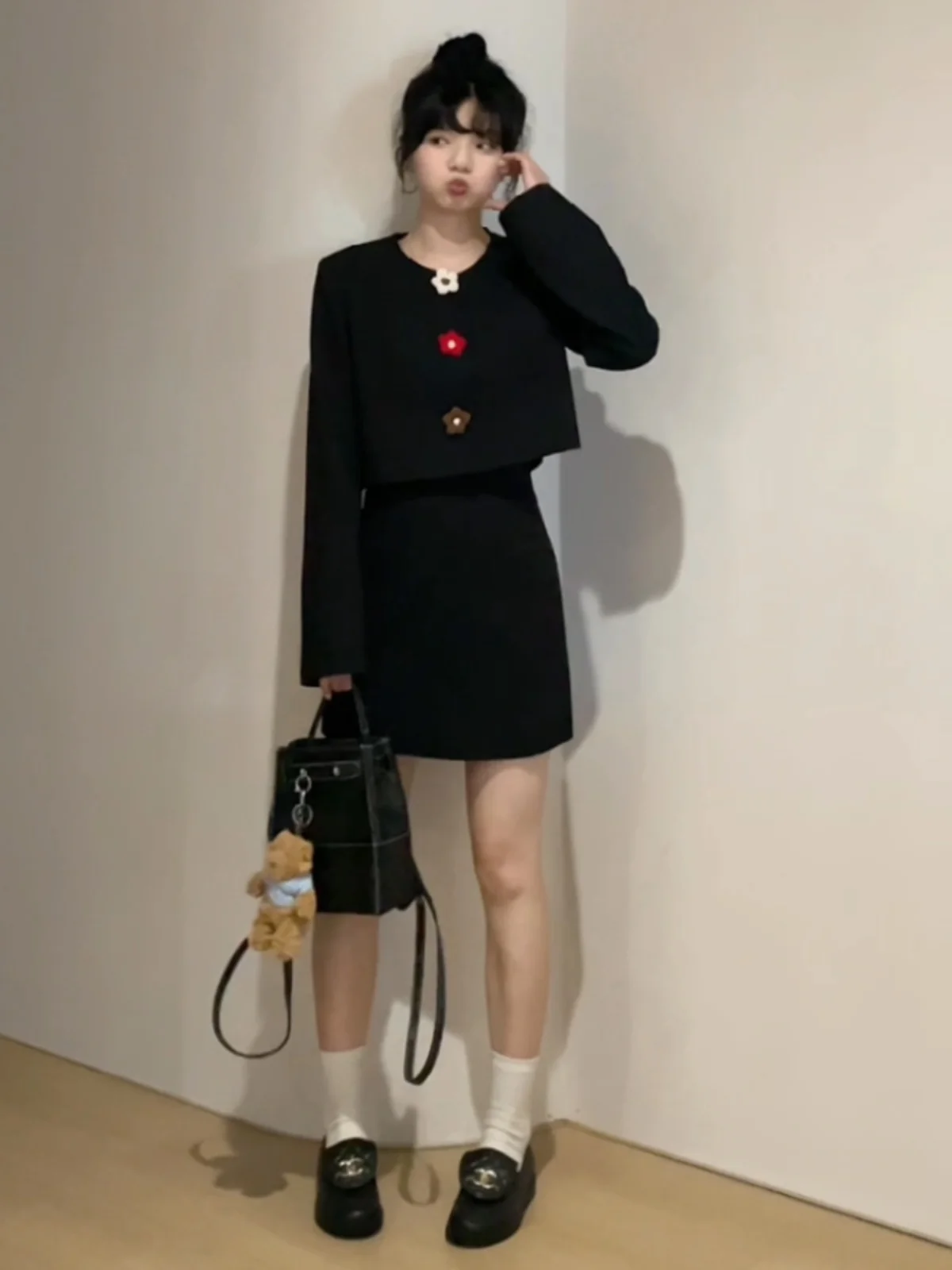 11がつの服装で悩むなら、この小香風2点セットが救う！秋冬旅行コーデにも活躍するスタイリッシュな選び方とは？