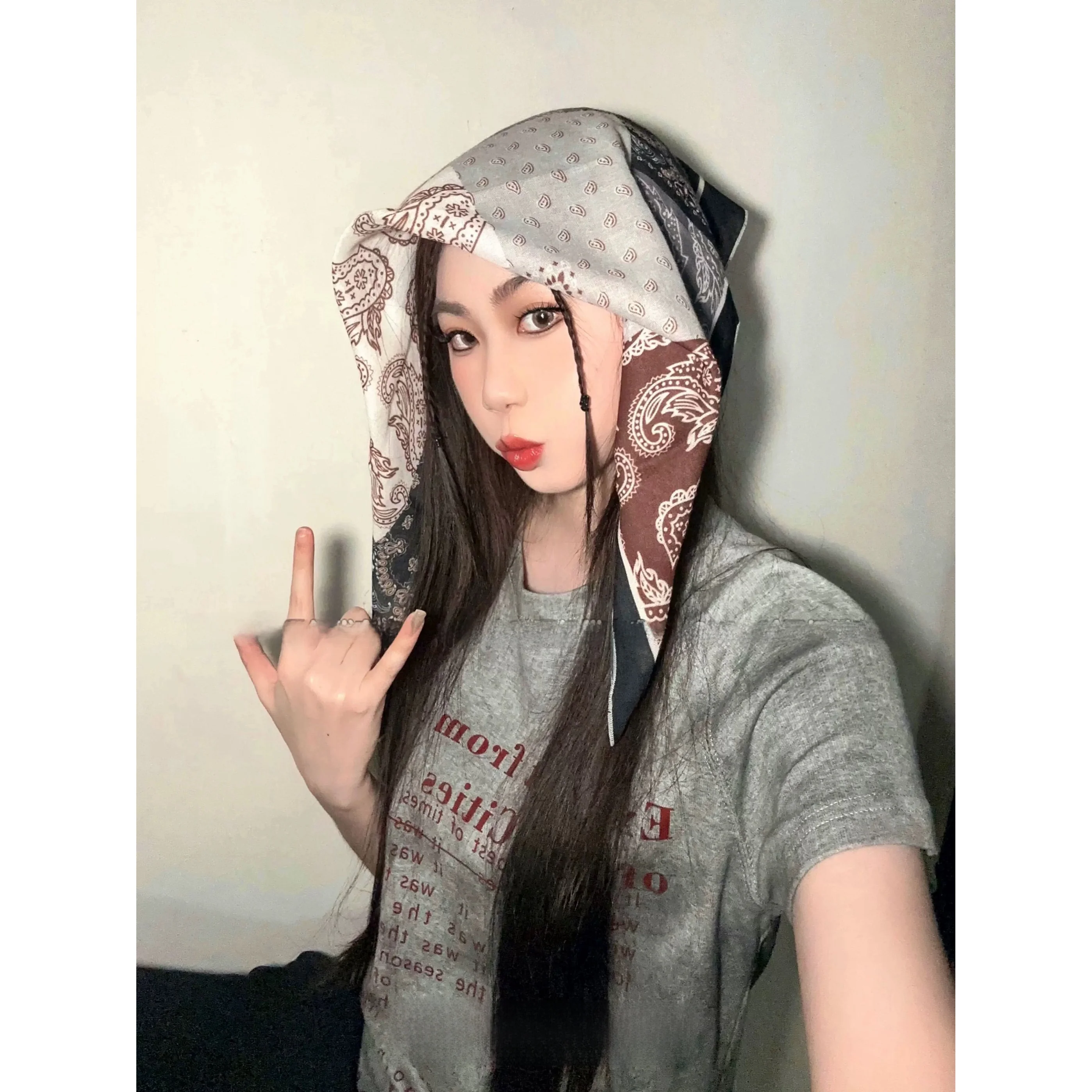20代の流行りファッションで悩んでいるなら、このウエストバンダナが救いになる？