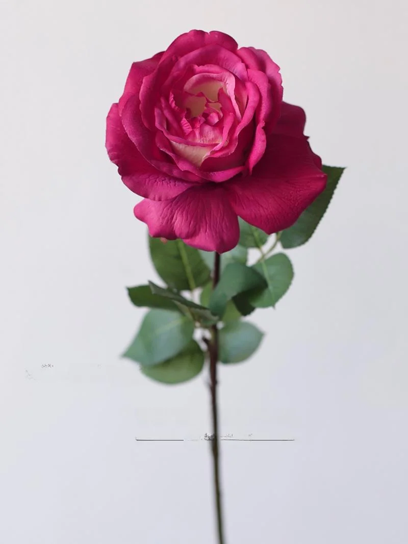 微光を放つローズの造花：花留め代用としての実用性とシーン別適用