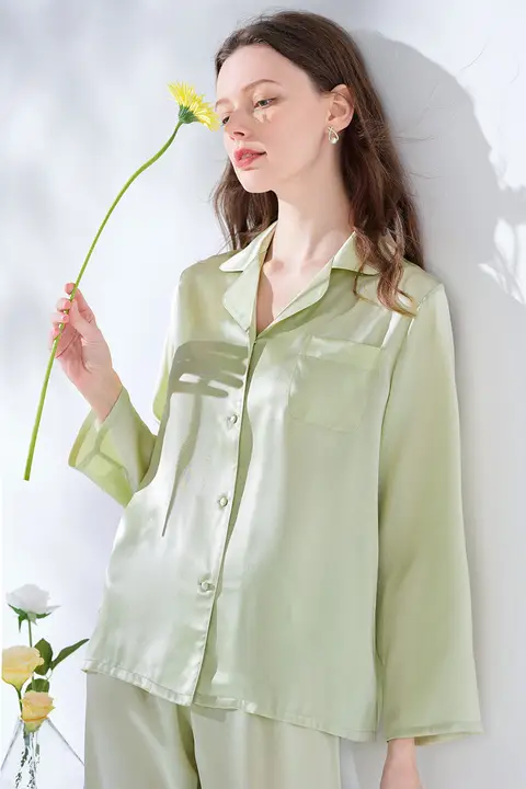 長袖シルクパジャマ【美肌効果・春秋用・サテン仕立て・多色展開】（セットアップ対応）