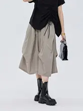 アシンメトリータックデザインのハイウエストフレアスカート【ウエストゴム・中長丈・不規則なデザイン】