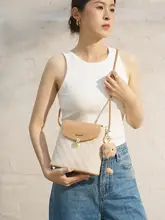 大容量の女性用ショルダーバッグ【通勤・軽量・斜め掛け対応】