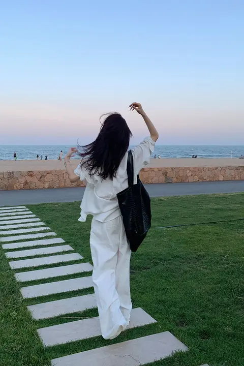 感ある白色亜麻シャツ＆ショートパンツ【春用・女性向け】（セットアップ対応）
