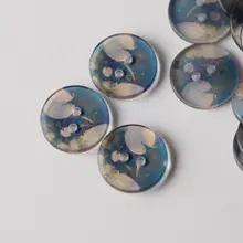 透明感のある青いインクデザインのボタン【英国製・直径18mm】