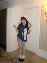 オリジナルアニメ少女デザインの斜め肩短袖Tシャツ【透け感・多用途】
