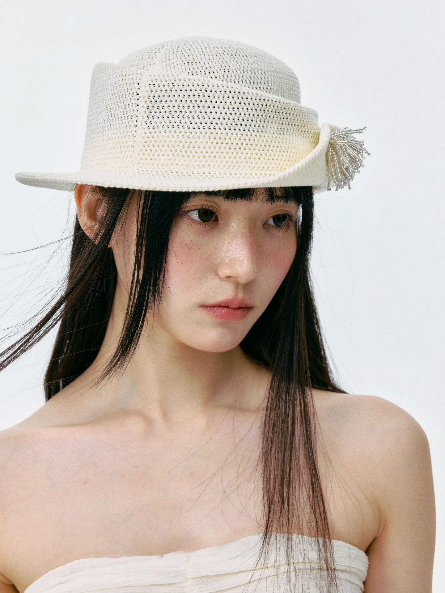 春夏秋用のフェルトリボン付き帽子：復古風花火装飾シルクハットの実用性とデザイン分析