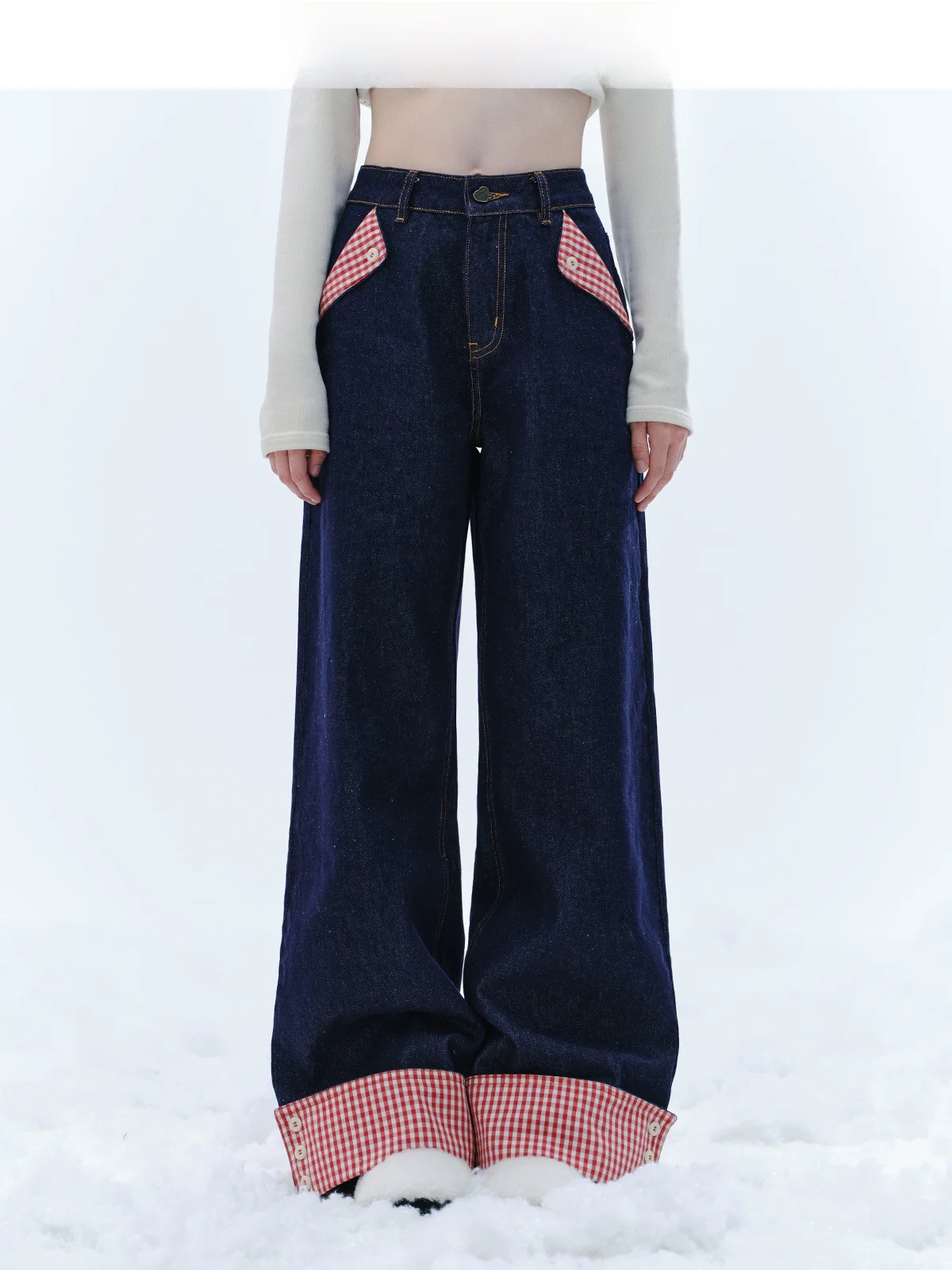 11月末に着るべき冬物の服は？レッドチェックの万能デニムパンツが解決する理由