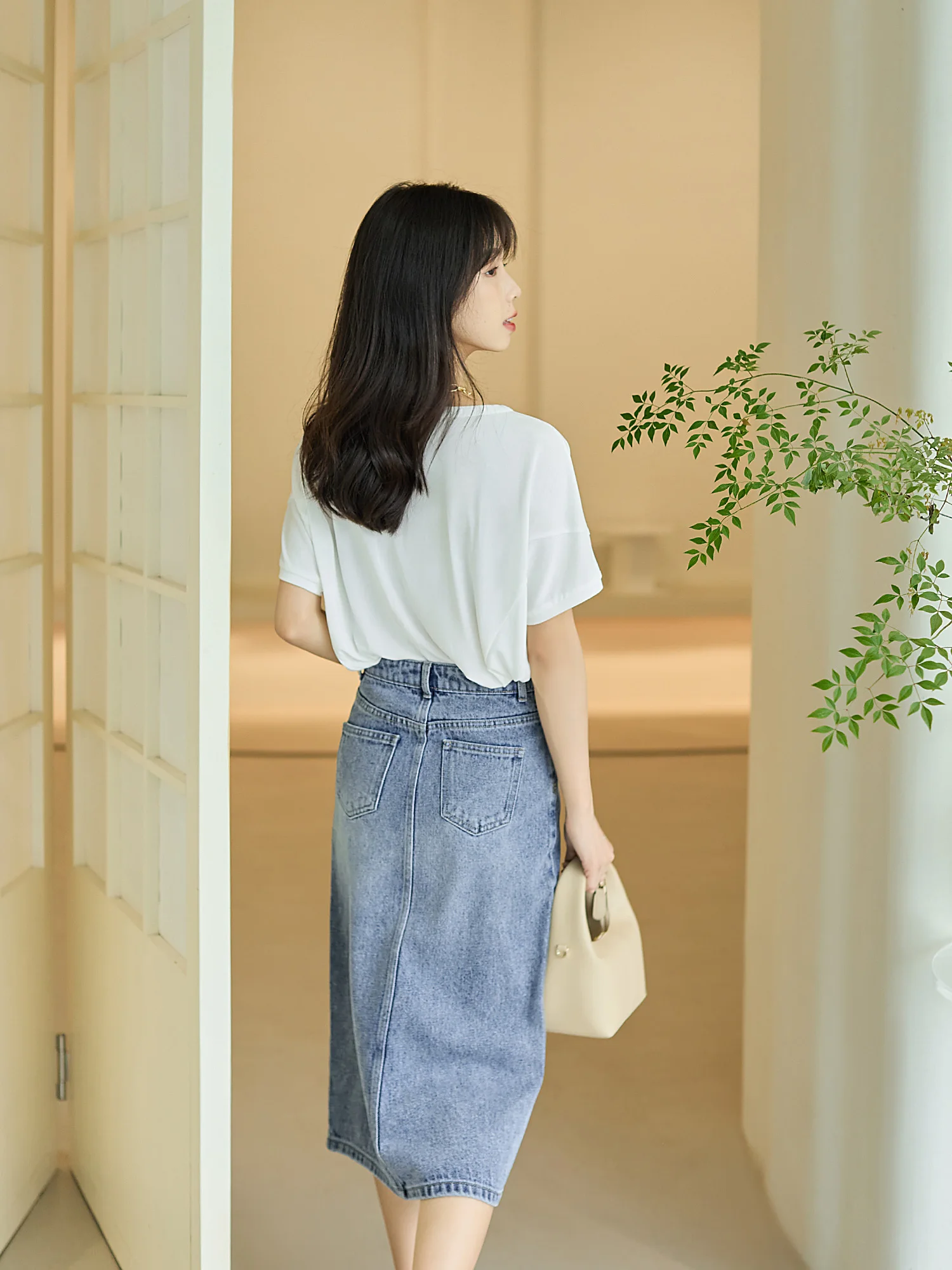 デニム コーデの春のスタイル完全ガイド｜高腰スリットスカートで失敗しない着こなし