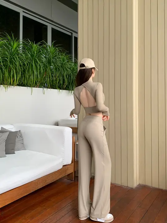 フィットした背中デザインの長袖ヨガトップス【ワイドレッグ・ハイウエスト・レディース用】【セットアップ対応】