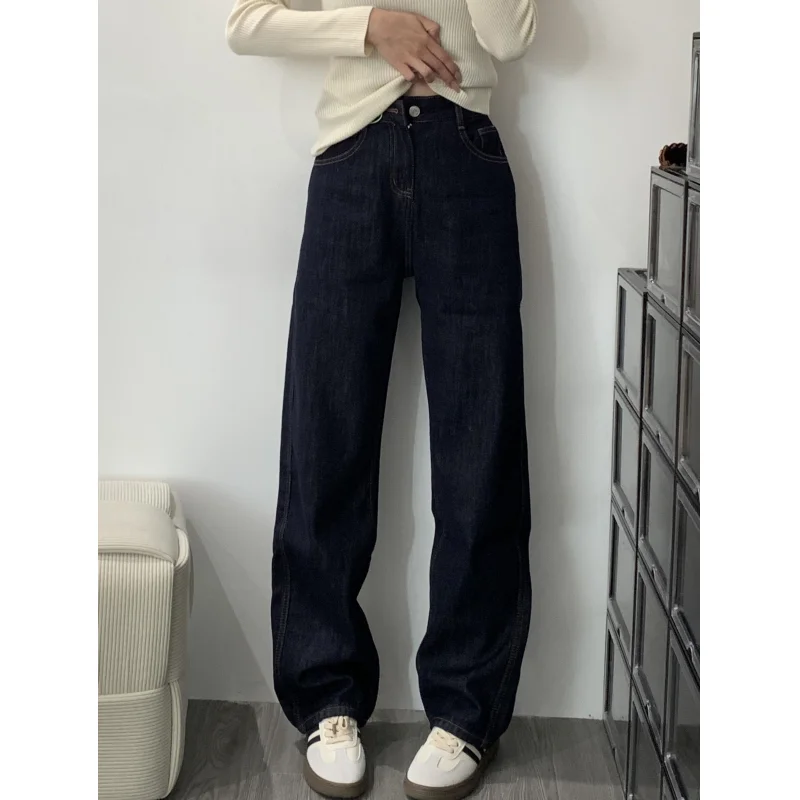 170cmの男性が秋冬に選ぶべきパンツは？深青色デニムストレートパンツの選び方と活用法
