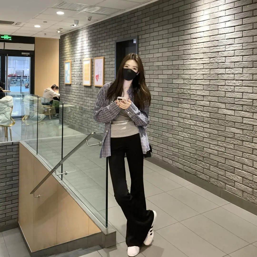 ストレッチ パンツ 黒 レディース：高身長向けヴィンテージ風フレアパンツのフィット感と実用性