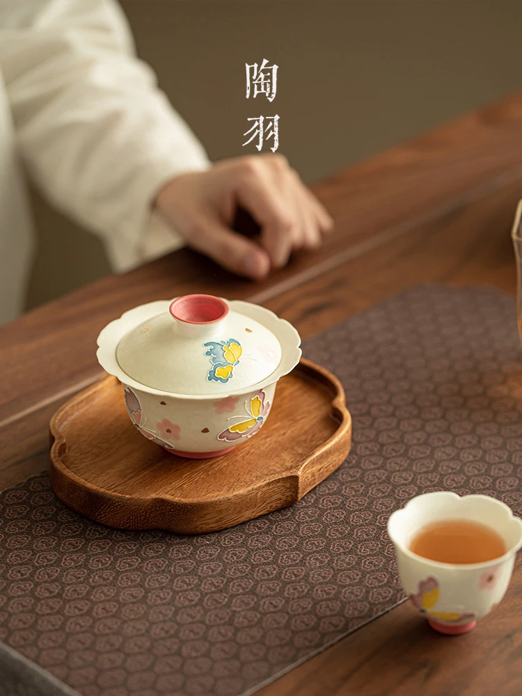 手描き堆彫り彩色蝶デザイン陶器茶碗：つまみ細工蝶の実用性と特性解析