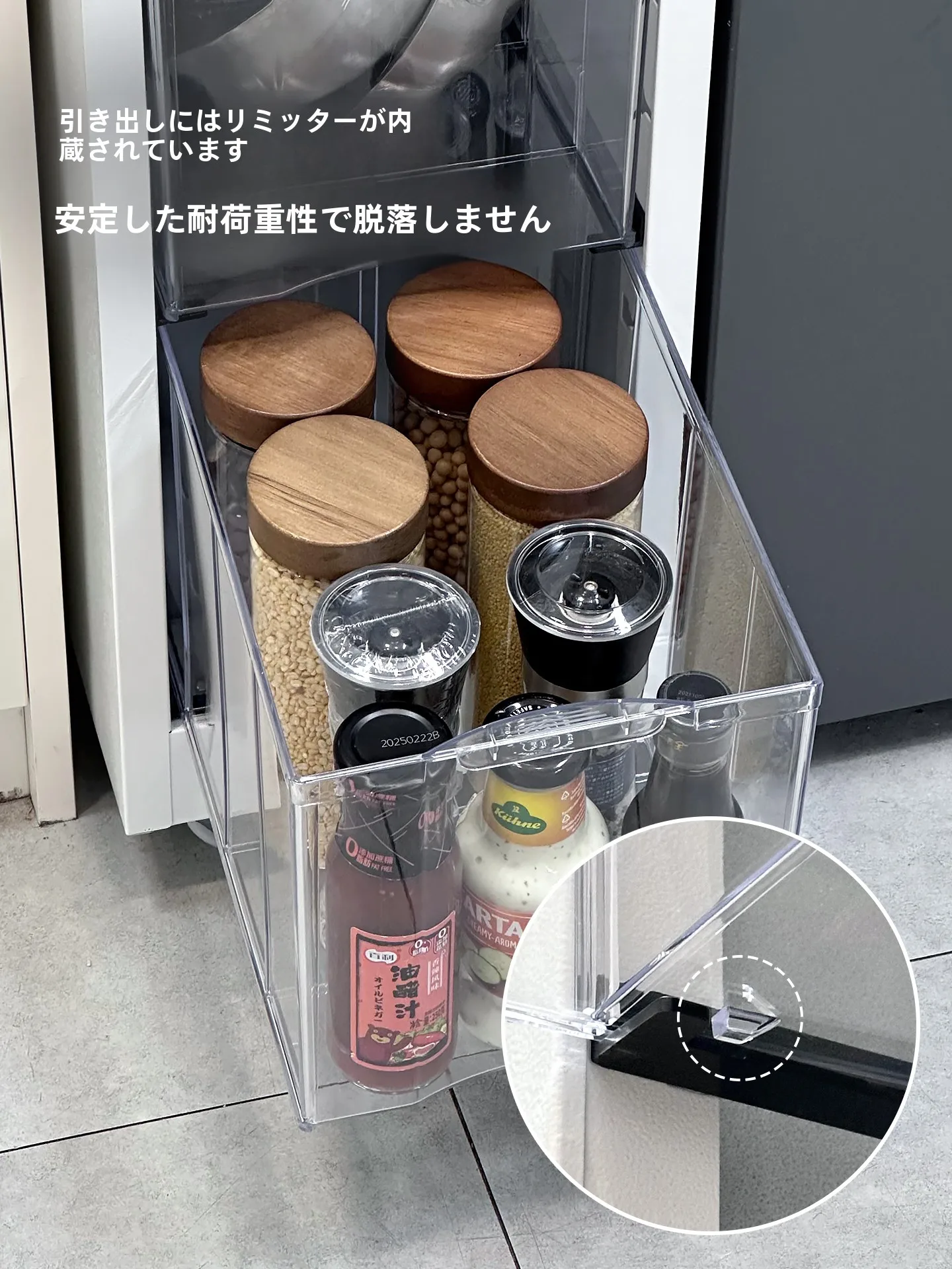 狭いキッチンに最適な多機能収納ラック：調味料・鍋置きを簡単に収納