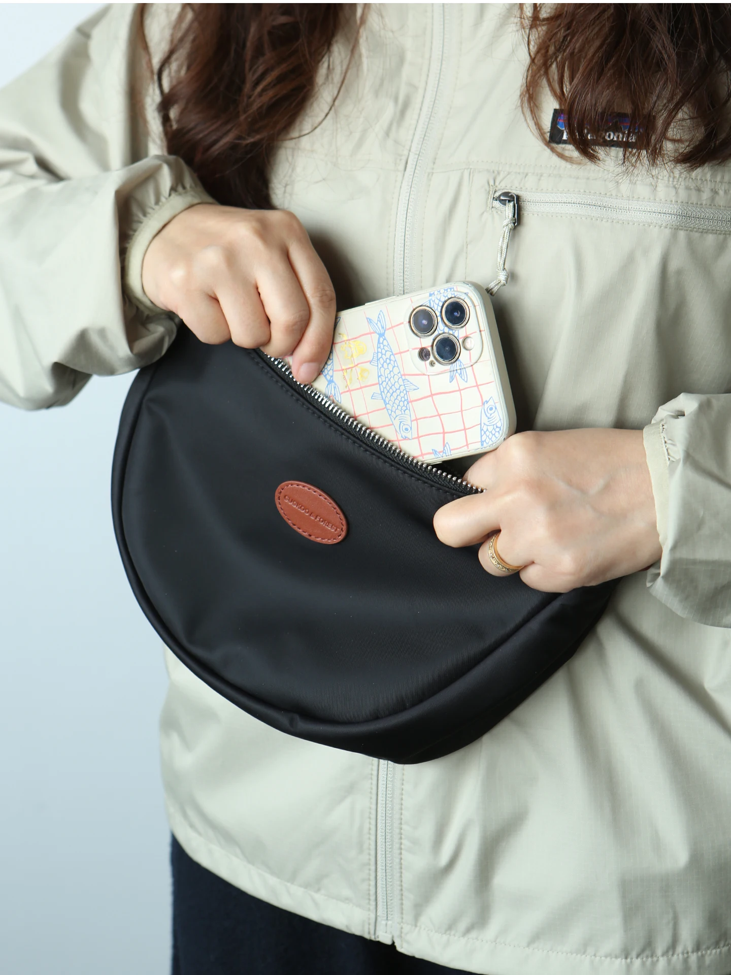 キャスター付き折りたたみバッグ：モバイルバッグの実用性と内部構造を解説
