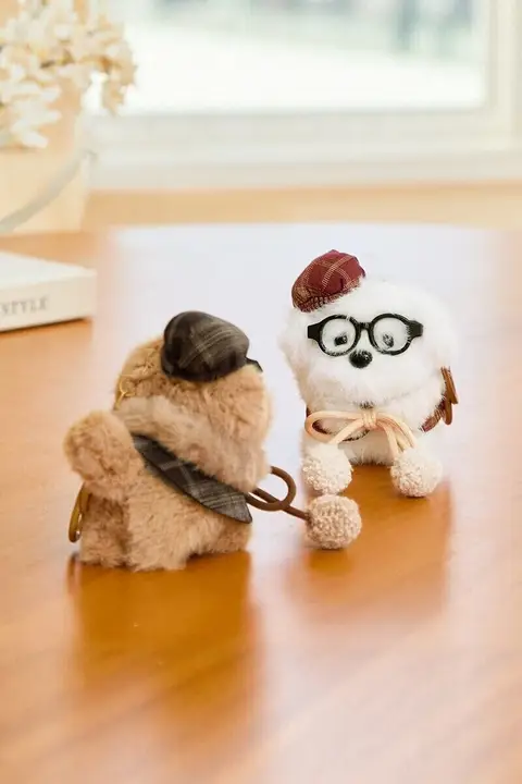 メガネをかけた犬のぬいぐるみキーホルダー【ファッションアクセサリー・贈り物に最適】