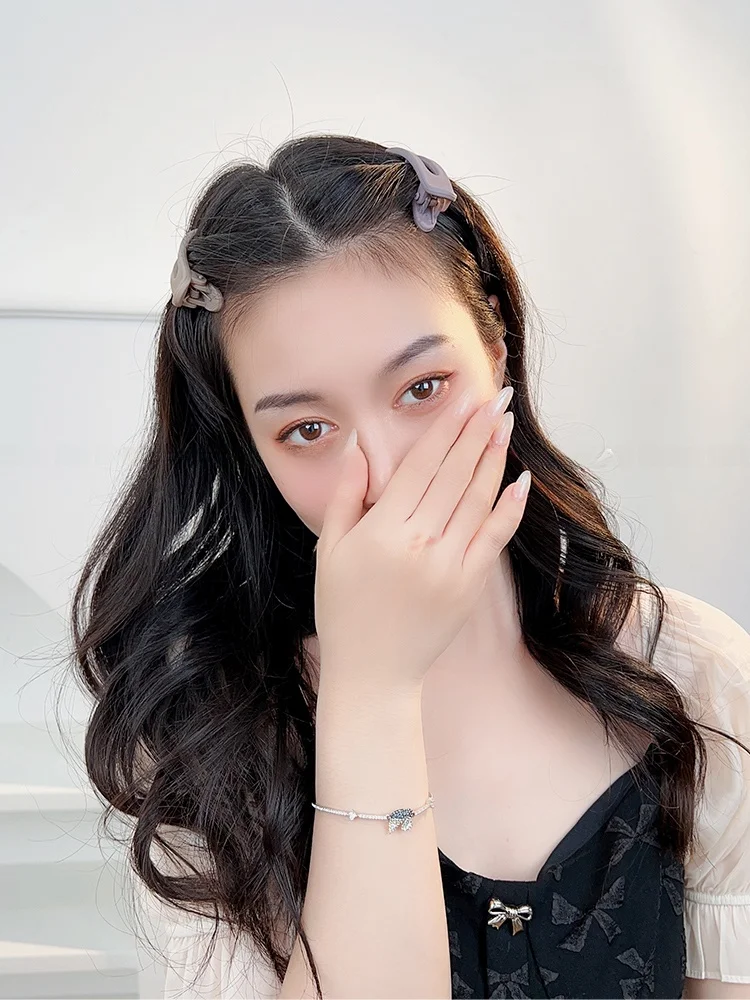 ミニヘアクリップを選ぶべき理由は？実は「無痕」が通勤スタイルを救う