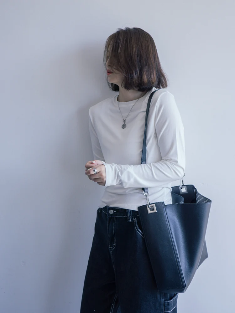 大人可愛いの本質とは？霧がかった青Tシャツで徹底解説