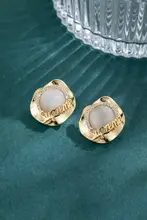 猫眼石のピアス【純銀製・シンプルデザイン・高級感】