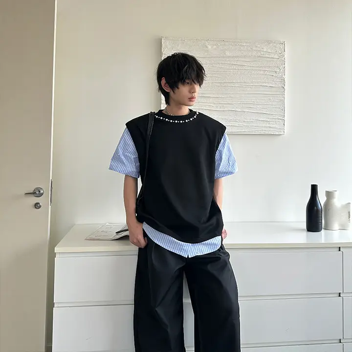 デザイン性の高い袖のパッチワークTシャツ【ラウンドネック・ビジュー装飾・カジュアルスタイル】（セットアップ対応）