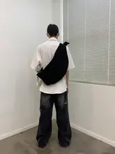 フェイクスエード製 ショルダーストラップ付き小型バッグ【大人カジュアル・斜め掛け対応】