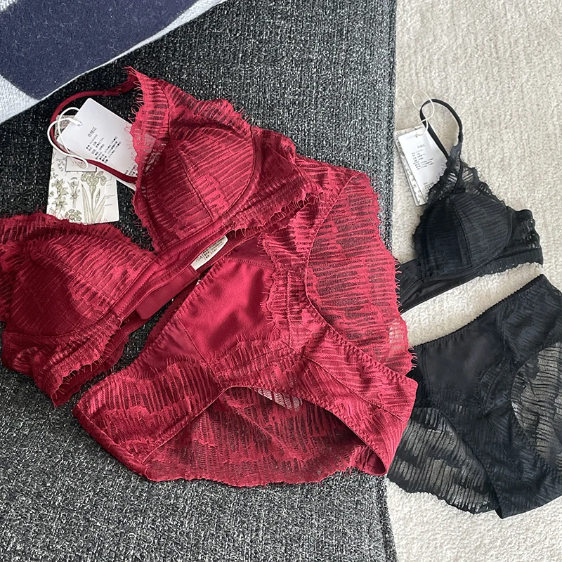 30代の女性がボーナスで買いたいランジェリーは？南フランス風のレースデザインがおすすめ