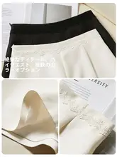 米白色レースフリル付きショートパンツ【Aライン・ワイドレッグ・カジュアル・春秋用】（セットアップ対応）