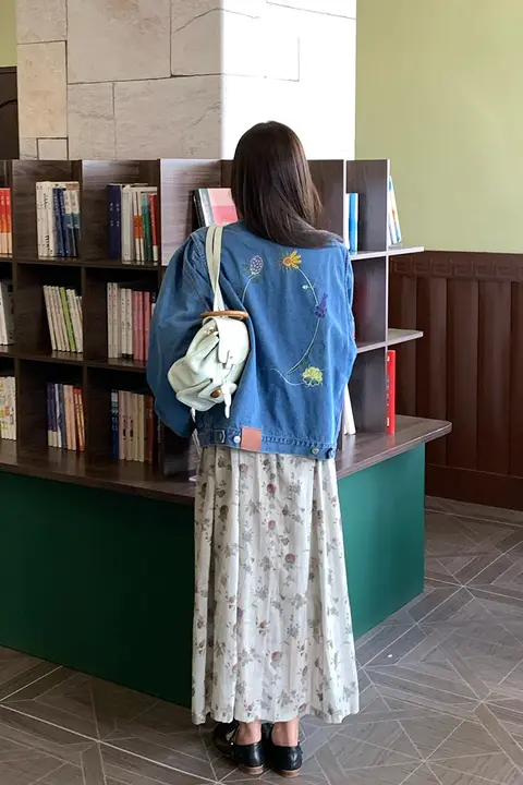 復古刺繍デニムジャケット【ブルー・秋向け・ゆったりしたフィット・襟付き】