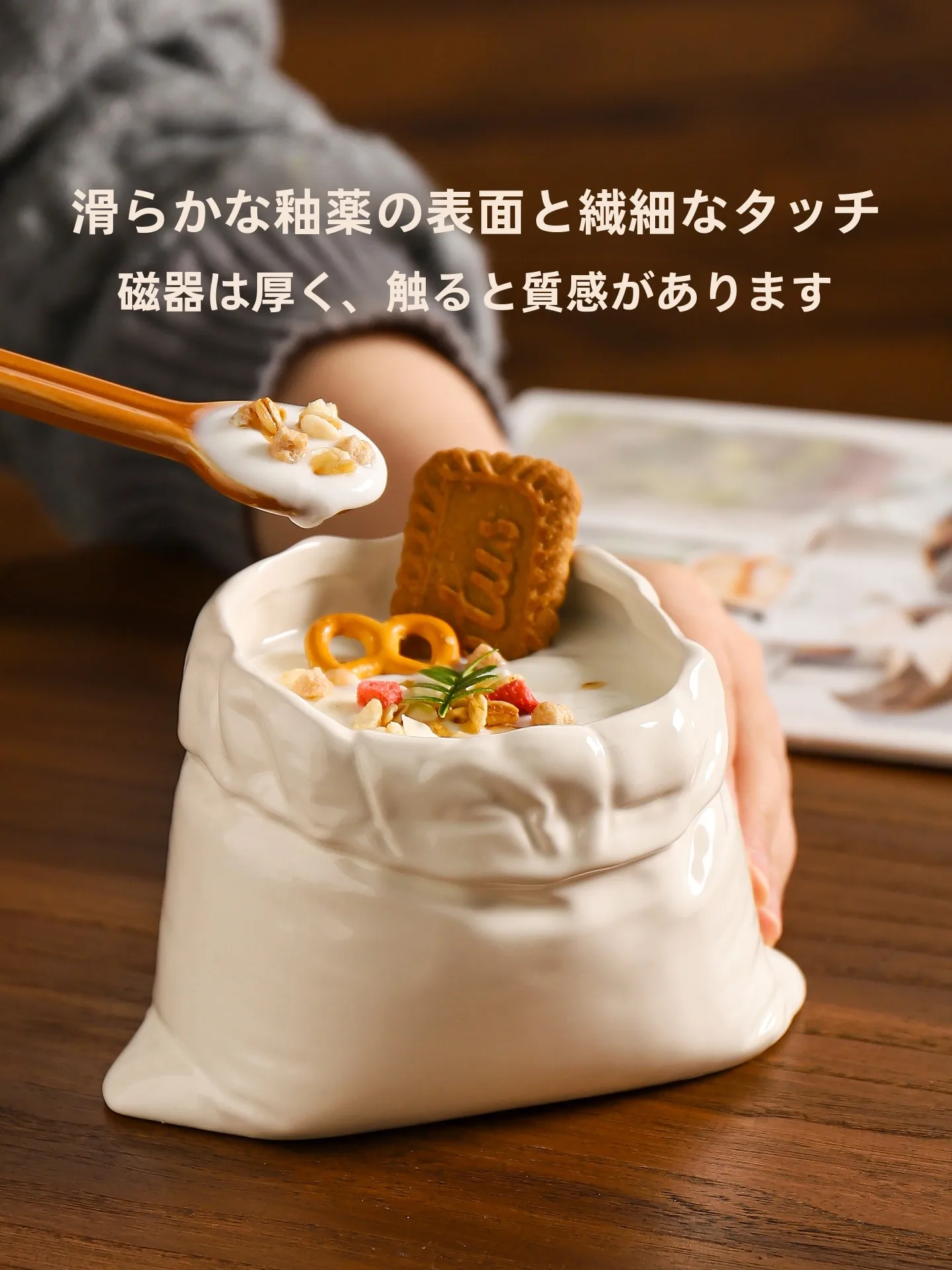 洗練されたデザインの陶器製コーヒーマグ：コップ飲みマグとしての実用性と使い方