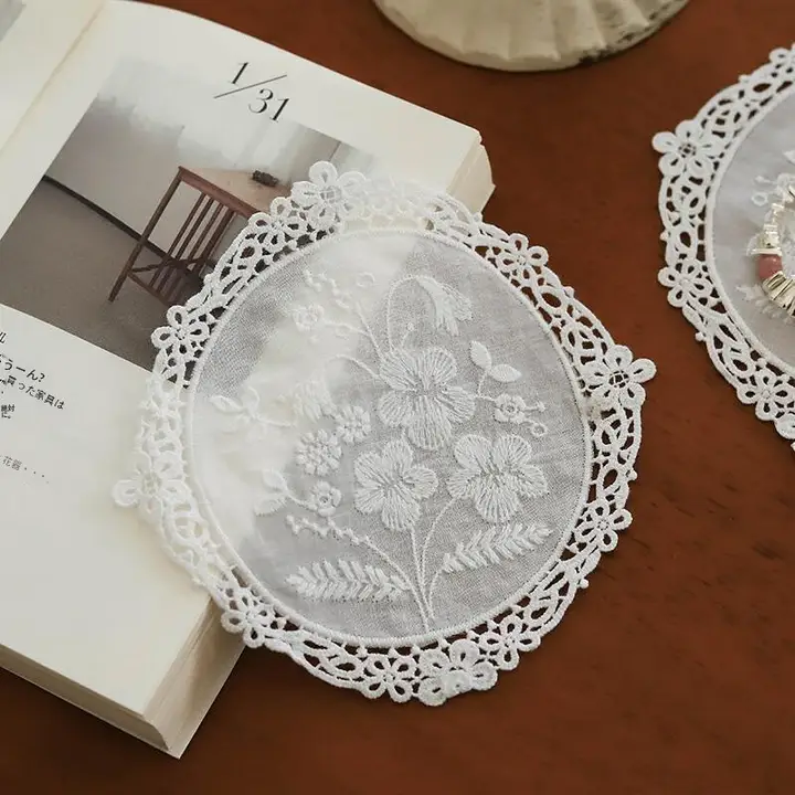 フラワー刺繍デザインコースター【純白レース・インテリアアクセサリー・撮影用】