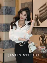 レースとカラーリングのコントラストが美しいVネックシャツ【フレッシュロマンティック・体型カバー】