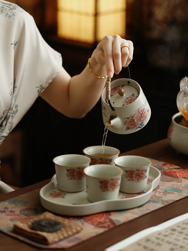 可愛さと伝統のバランスを取る茶器は、どう選ぶ？
