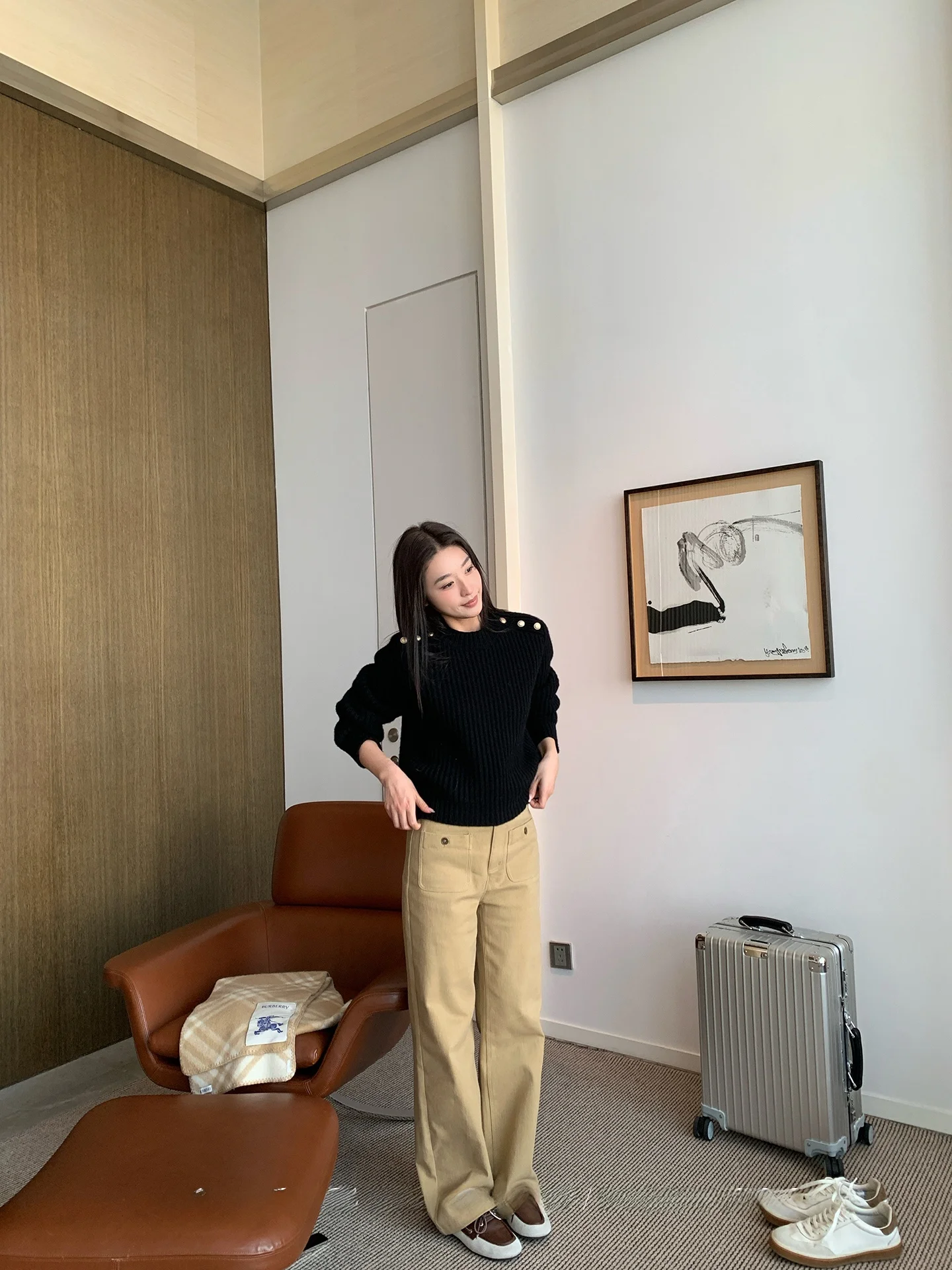 50代女性の秋旅行にぴったりなジーパンコーデは？自然なシルエットで安心感を演出するコツ