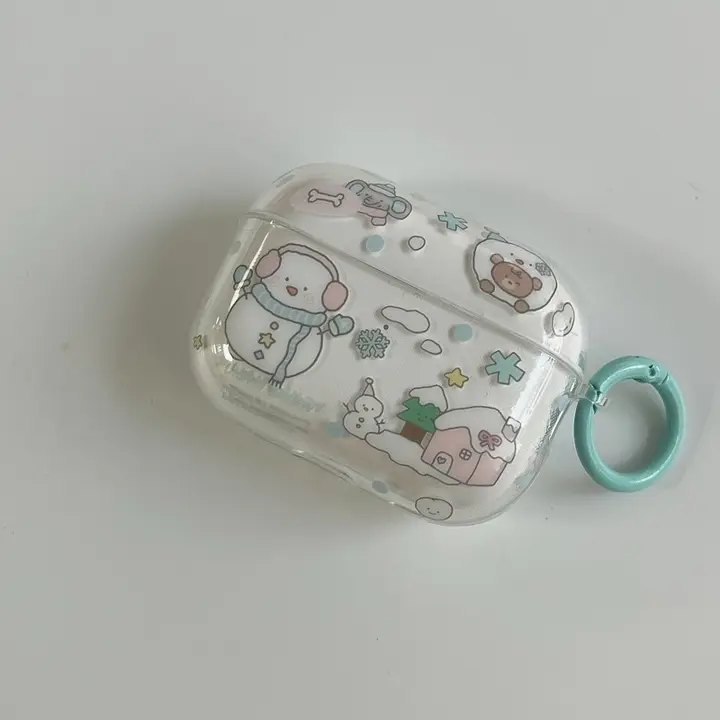 冬の可愛い雪だるまデザインのAirPods用ケース【ソフトタイプ・雪の結晶印刷】（セットアップ対応）